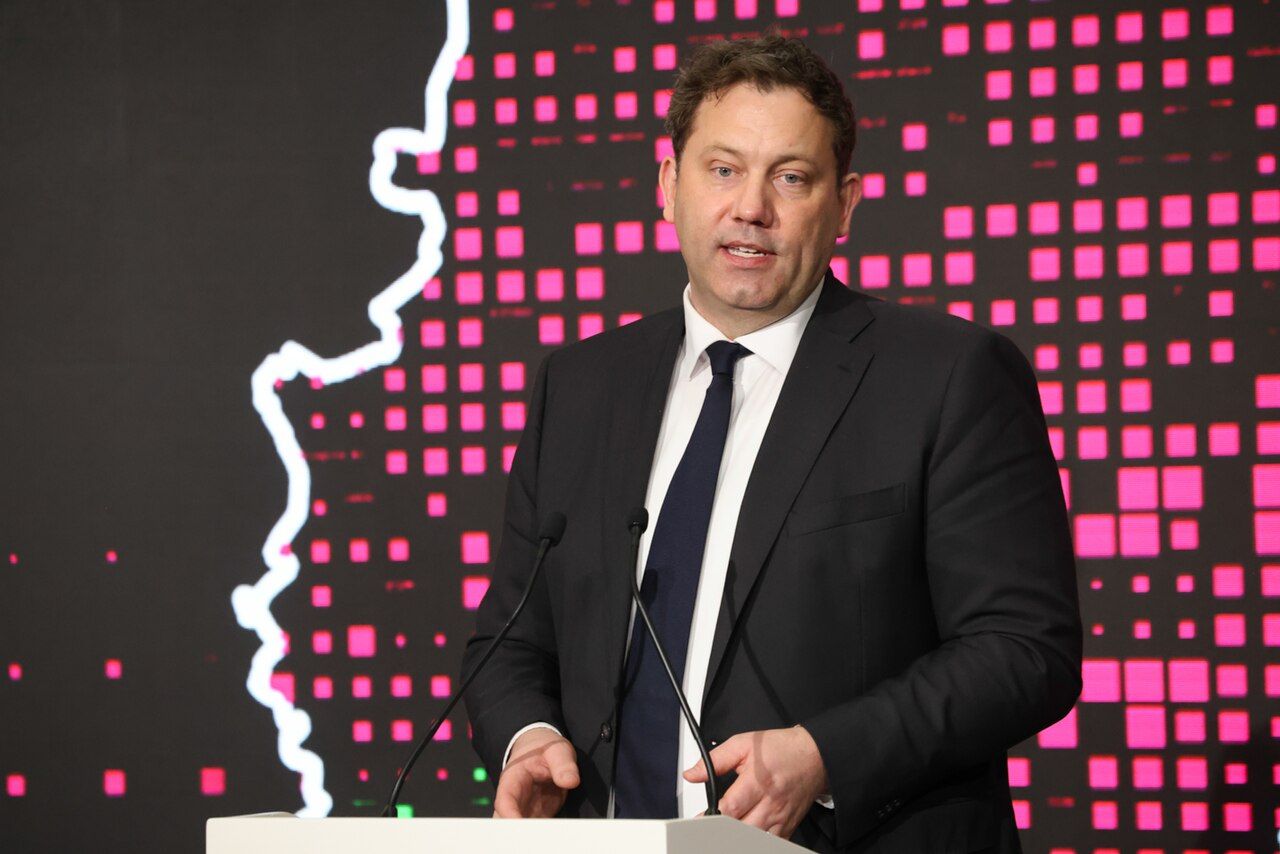 Lars Klingbeil am Rednerpult während einer Rede im Februar 2026